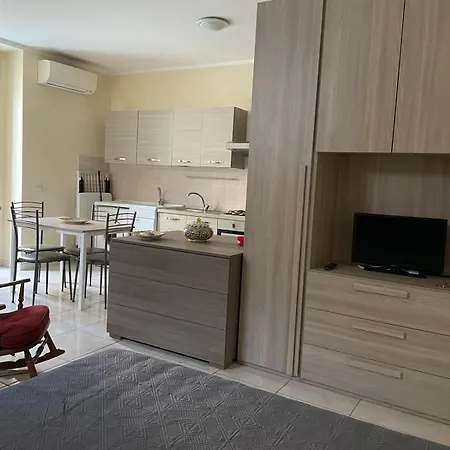 Casa Fabrizio شقة آتْشّي كاستيلّو